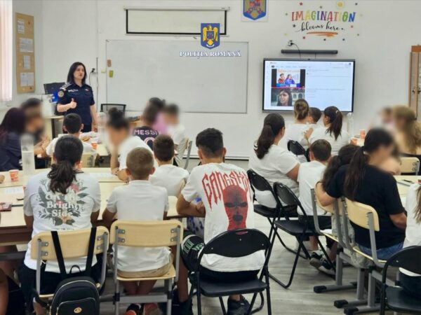 „Puterea lui ÎMPREUNĂ”, poliția și școala în lupta împotriva violenței la nivelul județului Dâmbovița „Puterea lui ÎMPREUNĂ”, poliția și școala în lupta împotriva violenței la nivelul județului Dâmbovița