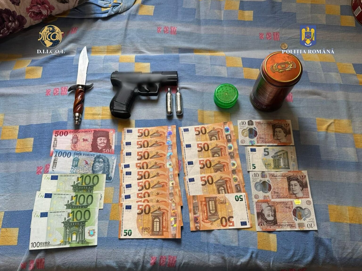 Rețea de traficanți de droguri, destructurată în Dâmbovița 