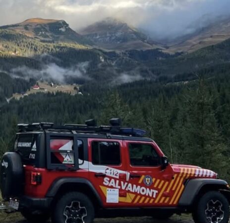 Salvamont Dâmbovița recomandă prudență maximă turiștilor în zona montană pe timpul furtunilor de vară