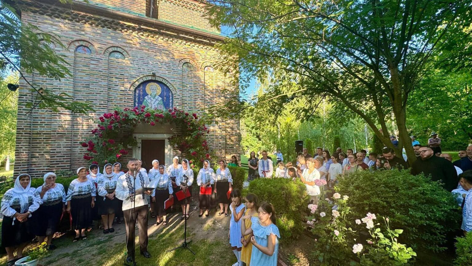  Tineri talentați din Dâmbovița, la Concursul Eparhial de Toacă de la Mănăstirea Cobia 