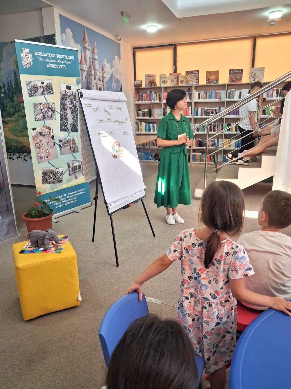 Copiii de la Școala „Tudor Vladimirescu” din Târgoviște, oaspeți ai Bibliotecii Județene Dâmbovița – Filiala pentru Copii Copiii de la Școala „Tudor Vladimirescu” din Târgoviște, oaspeți ai Bibliotecii Județene Dâmbovița – Filiala pentru Copii