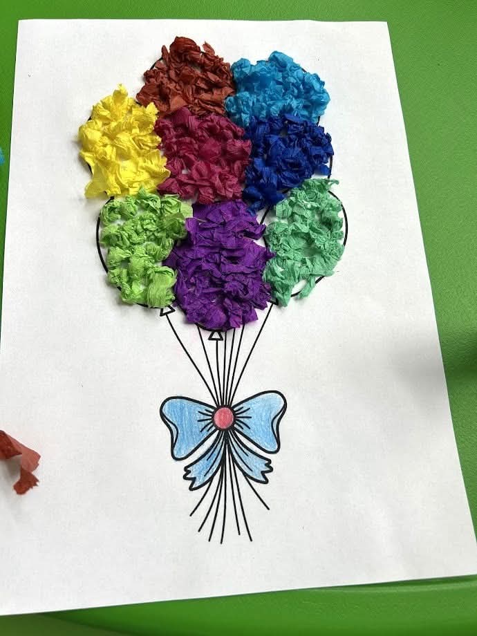 Vacanță creativă la bibliotecă, distracție și culoare pentru copiii