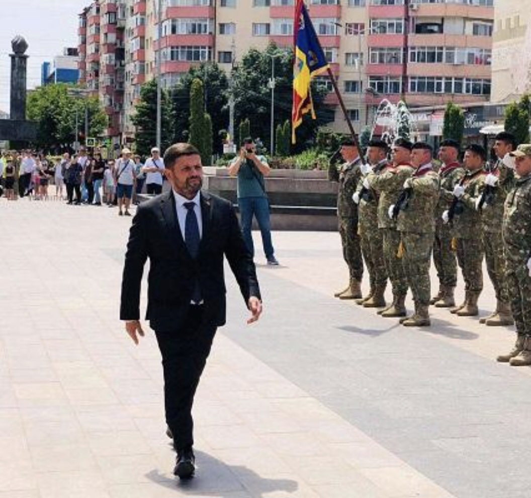 Târgoviște marchează Ziua Imnului Național printr-o ceremonie militară și religioasă în Piața Tricolorului