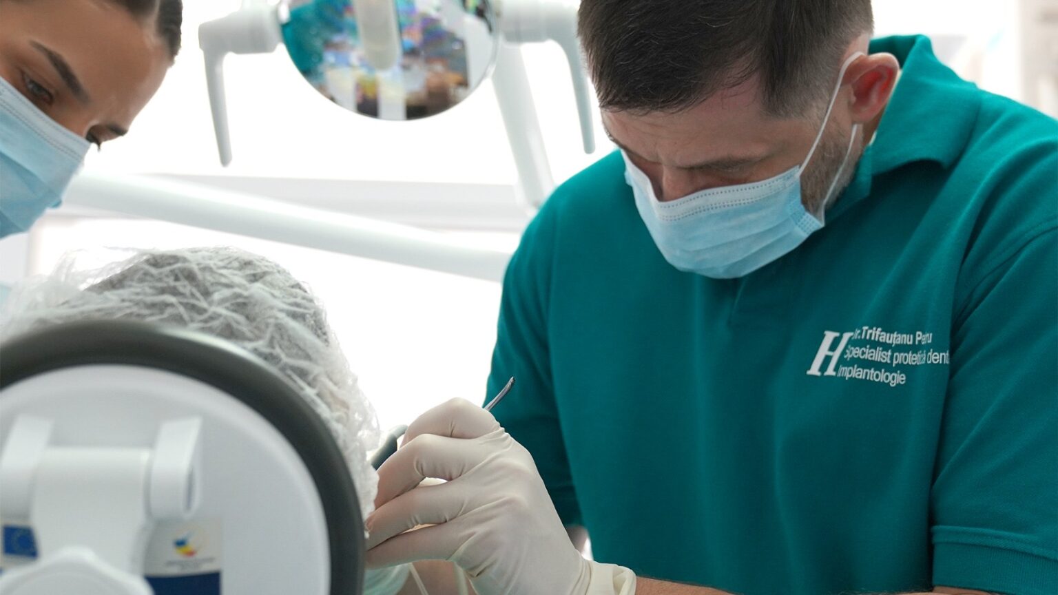 Beneficiile implantului dentar, dincolo de estetică