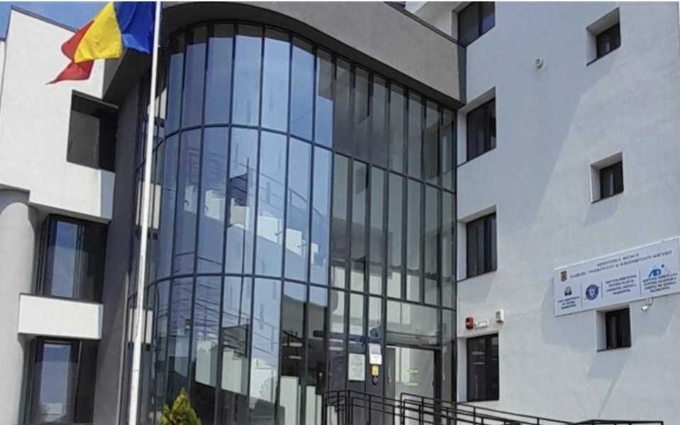 AJPIS Dâmbovița: Beneficiarii de indemnizații pentru creșterea copilului, adopție și venit minim de incluziune rămân asigurați în sistemul de sănătate fără demersuri suplimentare