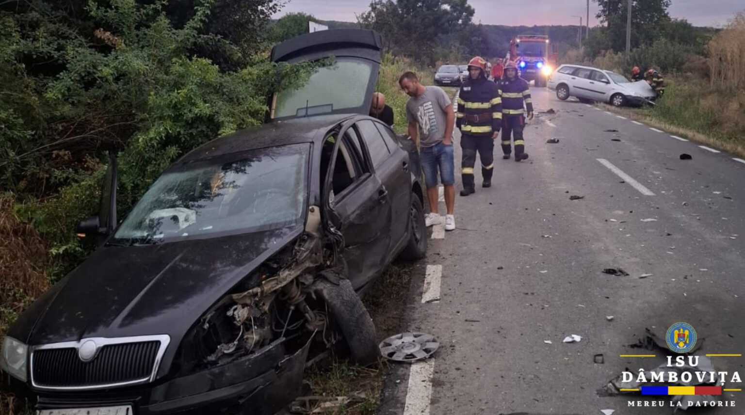 Au văzut moartea cu ochii: Trei persoane rănite într-un accident rutier la Drăgăești-Ungureni Au văzut moartea cu ochii: Trei persoane rănite într-un accident rutier la Drăgăești-Ungureni