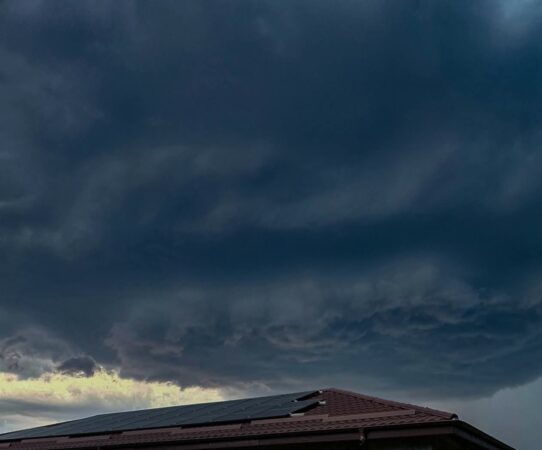 Avertizare meteo de vreme severă pentru astăzi: Furtuni, vijelii și grindină în mai multe regiuni ale țării