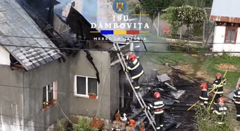 Casă mistuită de flăcări în Cobia 