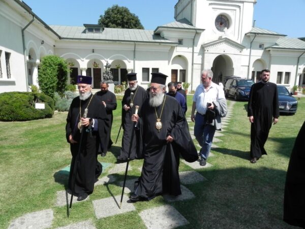 Ierarhi din Grecia, oaspeți ai Arhiepiscopiei Târgoviștei 