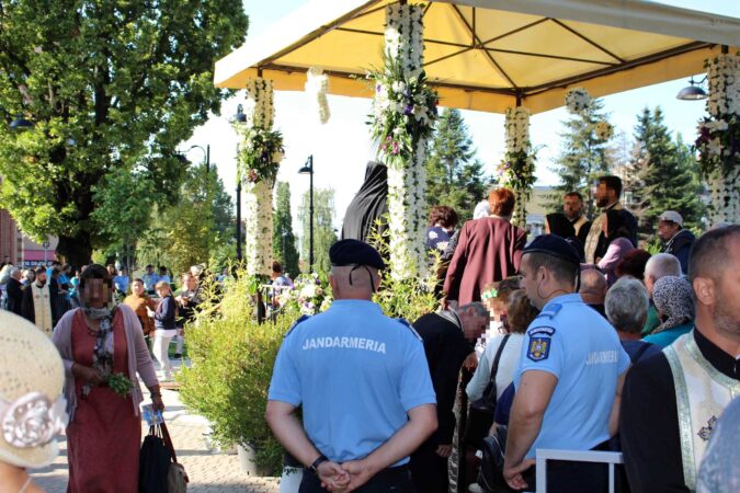 Jandarmii dâmbovițeni și Brigada Mobilă Ploiești asigură ordinea la sărbătoarea Sfântului Ierarh Nifon din Târgoviște