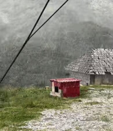 Ninsoare în august pe munte, toamna bate la ușă în toată țara, inclusiv în județul Dâmbovița