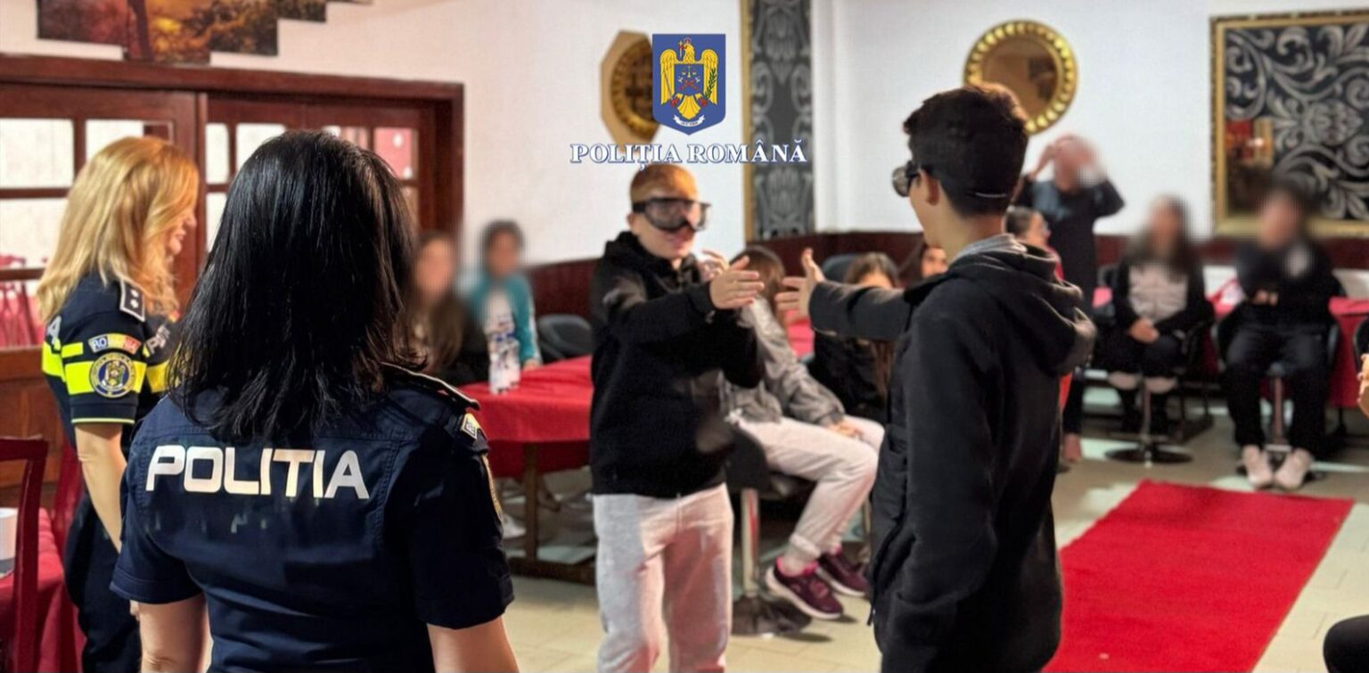 Poliția Dâmbovița îi învață pe tineri cum să spună „nu” drogurilor în tabăra Complexului Turistic „Cerbul”