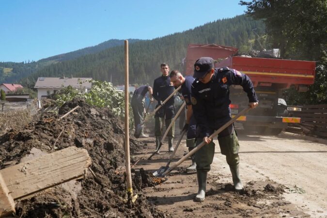 Pompierii din Dâmbovița, în linia întâi a solidarității: Misiune de urgență în Suceava, după viituri