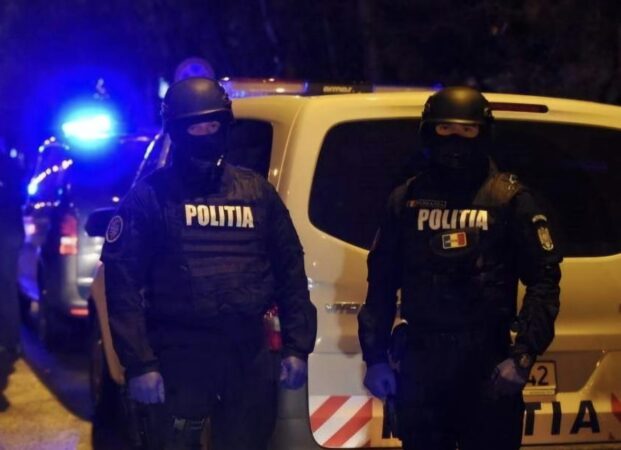 Razie de forță la Găești: Arme descoperite, permise reținute și amenzi de peste 27.000 lei Razie de forță la Găești: Arme descoperite, permise reținute și amenzi de peste 27.000 lei