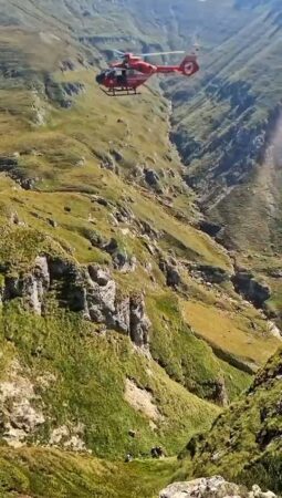 Salvare aeriană spectaculoasă în zona Padina-Peștera:  Bărbat de 73 de ani evacuat în stare gravă