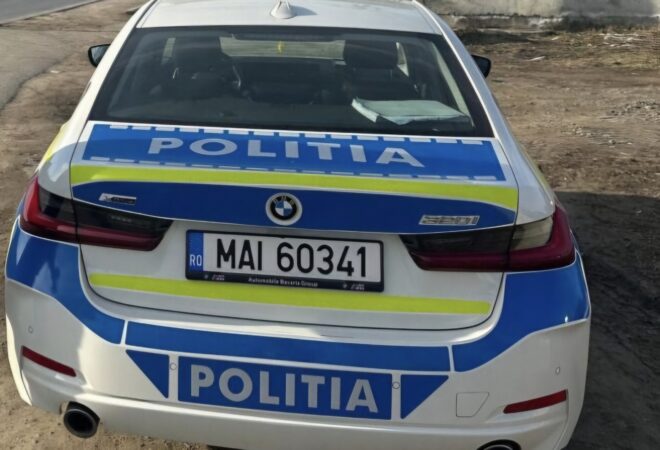 Șofer sancționat în Târgoviște după ce a încălcat linia continuă și a parcat pe trotuar
