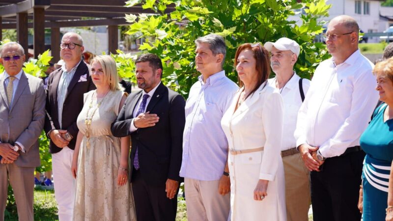 Șotânga a fost în sărbătoare: Monument pentru mineri, sală de sport inaugurată, cuplurile de aur celebrate și premii pentru excelență