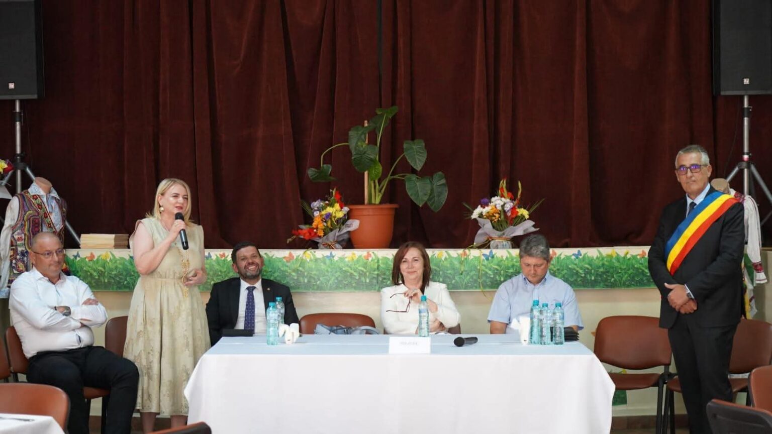 Șotânga a fost în sărbătoare: Monument pentru mineri, sală de sport inaugurată, cuplurile de aur celebrate și premii pentru excelență Șotânga a fost în sărbătoare: Monument pentru mineri, sală de sport inaugurată, cuplurile de aur celebrate și premii pentru excelență