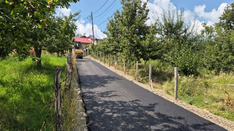 Strada Vărzaru din Oncești, asfaltată după ani de așteptare, promisiune onorată de primarul Gabriel Dănuț Sandu
