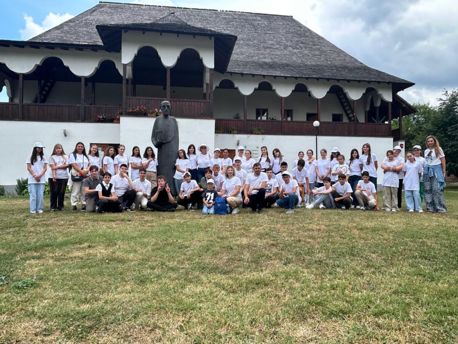 Taberele ARC au adus peste 400 de tineri români din diaspora în Dâmbovița, pentru o incursiune în istorie și cultură