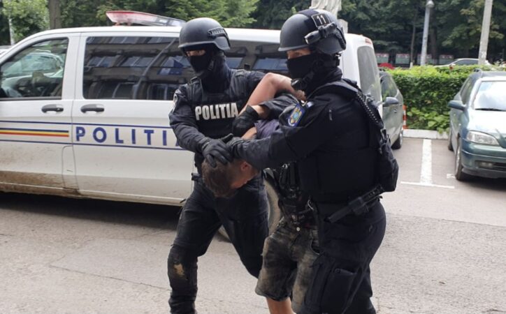 Tâlhărie la un supermarket din Târgoviște: Bărbat reținut după ce a atacat managerul cu spray iritant