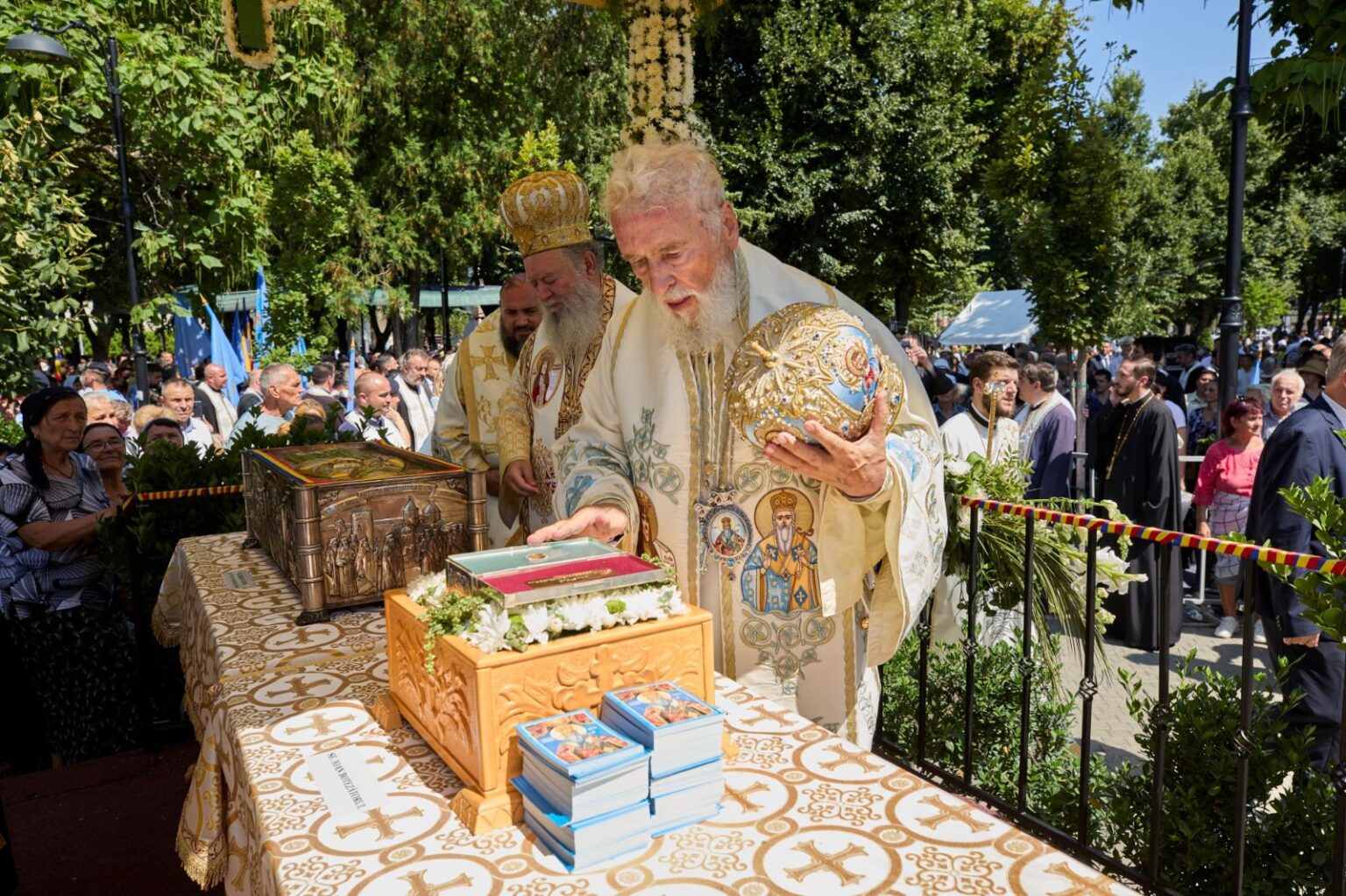 Târgoviște, capitala credinței, peste 20.000 de pelerini la sărbătoarea Sfântului Ierarh Nifon