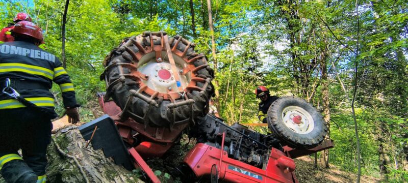 Tragedie în comuna Malu cu Flori: Un bărbat și-a pierdut viața după ce tractorul s-a răsturnat Tragedie în comuna Malu cu Flori: Un bărbat și-a pierdut viața după ce tractorul s-a răsturnat