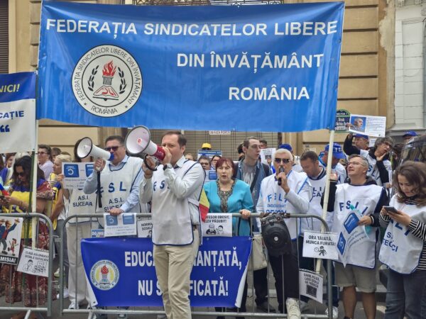 Ziua 17 de protest în fața Ministerului Educației,  profesorii nu cedează!