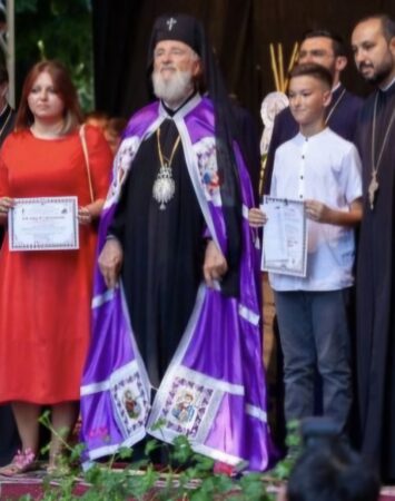 20 de burse de excelență pentru elevii merituoși, acordate de Înaltpreasfințitul Părinte Mitropolit Nifon