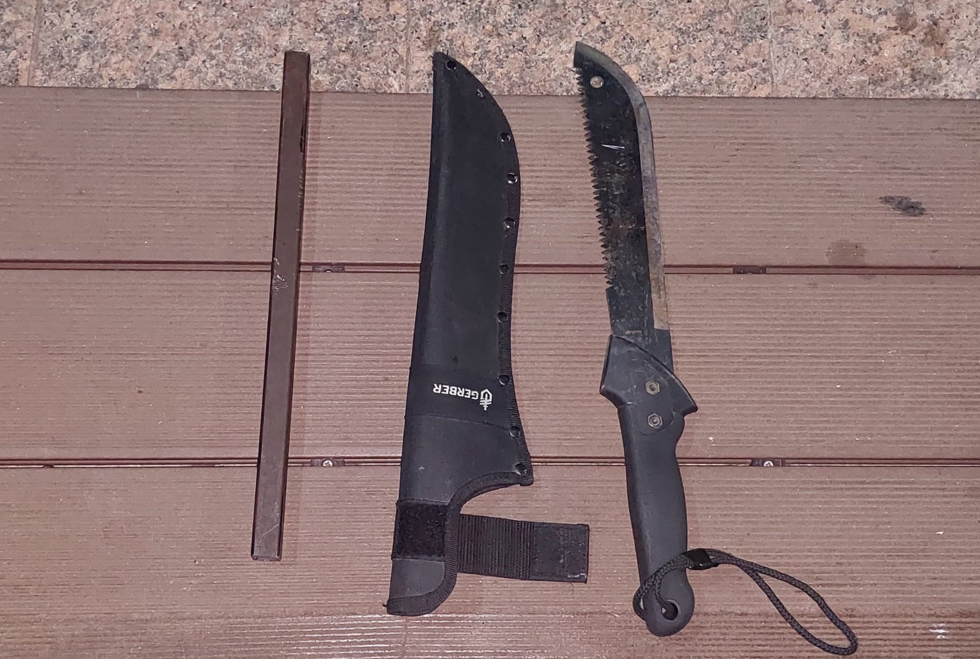 ALERTĂ ÎN TÂRGOVIȘTE: TÂNĂR CU MACETĂ, PRINS DE JANDARMI ÎN PIAȚA TRICOLORULUI