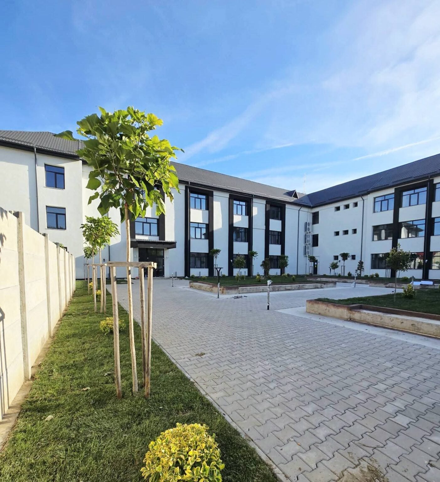 Administrația locală condusă de primarul Daniel Cristian Stan investește masiv în modernizarea școlilor din Târgoviște