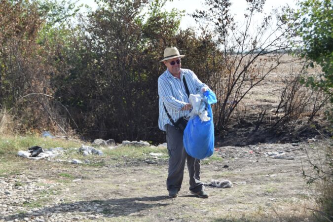 „Adoptă un Kilometru”: Voluntarii din Răcari au făcut orașul mai curat