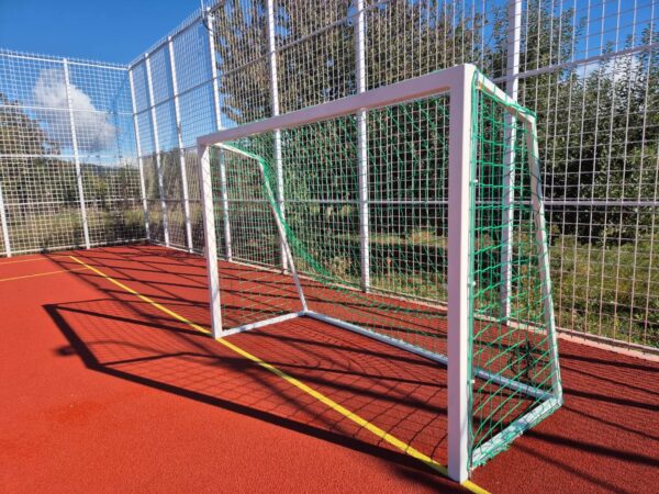  Bază sportivă modernă  în satul Oncești, comuna Voinești