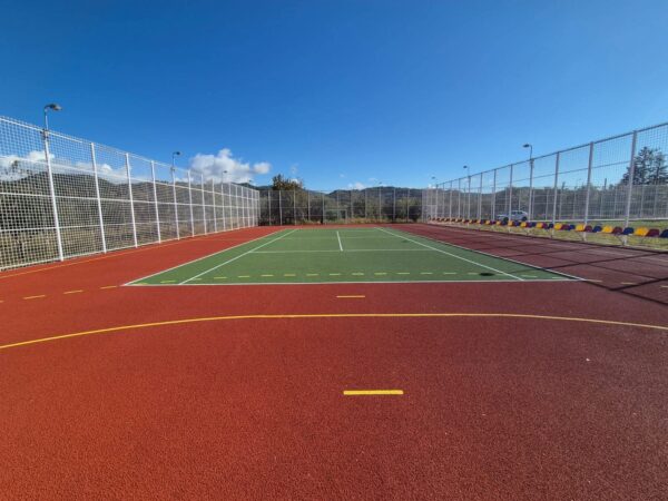  Bază sportivă modernă  în satul Oncești, comuna Voinești