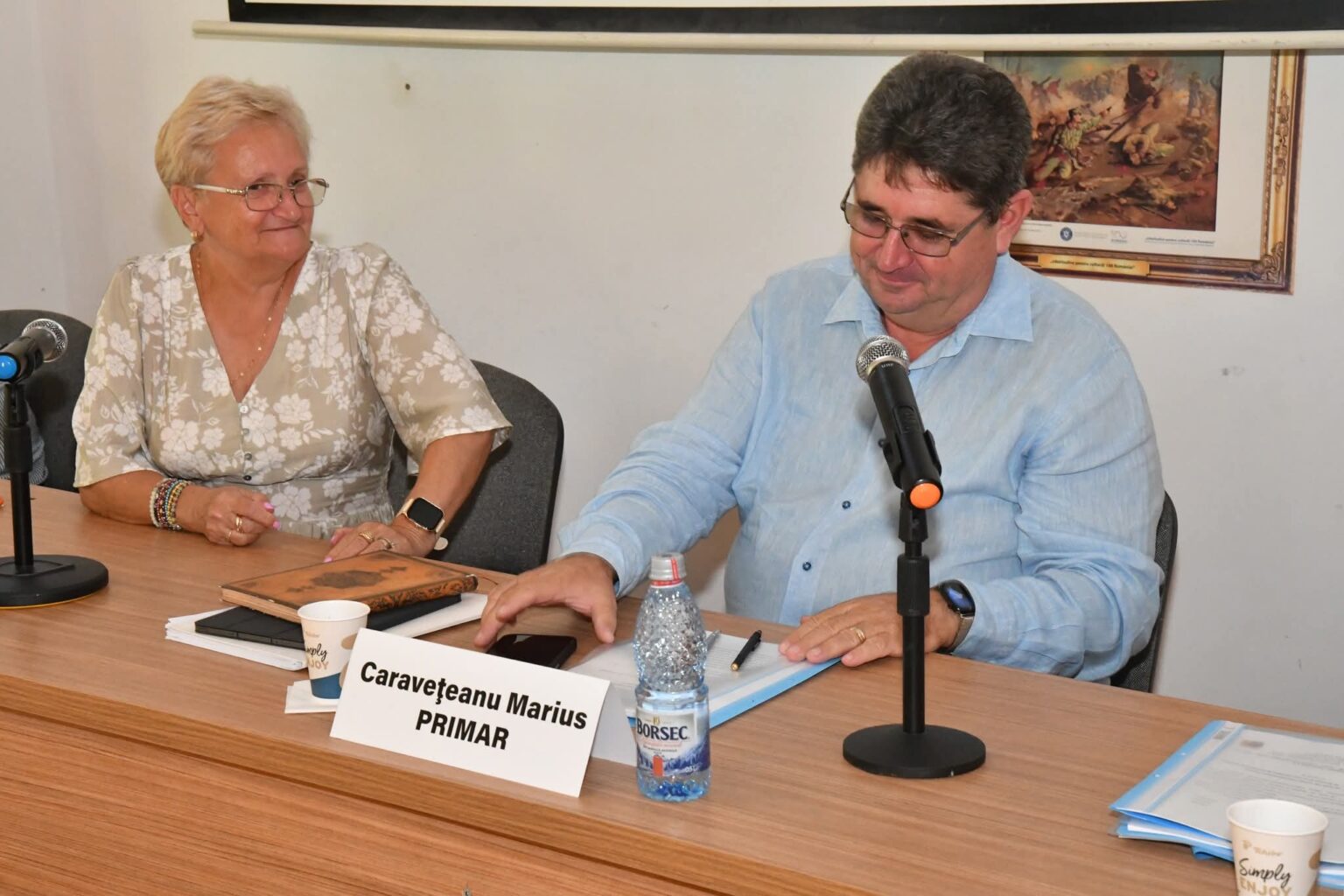 Consiliul Local Răcari a aprobat rectificarea bugetului și noi măsuri pentru comunitate Pe 2 septembrie 2025, în sala de festivități a Liceului Teoretic „Ion Ghica” Răcari, a avut loc ședința ordinară a Consiliului Local, în cadrul căreia au fost dezbătute și aprobate mai multe hotărâri importante pentru buna funcționare a administrației și pentru sprijinirea locuitorilor orașului. Printre principalele decizii se numără: rectificarea bugetului local pe anul 2025, pentru o utilizare mai eficientă a resurselor financiare Stabilirea taxei de salubrizare pentru utilizatorii casnici și menținerea acesteia, pentru utilizatorii non-casnici, la nivelul anului 2024; Menținerea cotizației/contribuției la nivel județean la același nivel ca în anul precedent; Acordarea de înlesniri la plata obligațiilor fiscale pentru contribuabilii persoane fizice, ca sprijin pentru cei aflați în dificultate; Tăierea și repartizarea materialului lemnos rezultat din arborii uscați de pe domeniul public și privat al orașului, măsură care vizează atât siguranța comunității, cât și valorificarea responsabilă a resurselor. Toate proiectele de hotărâre au fost analizate și avizate în prealabil de comisiile de specialitate, iar adoptarea lor contribuie la o administrare eficientă și transparentă a orașului Răcari.