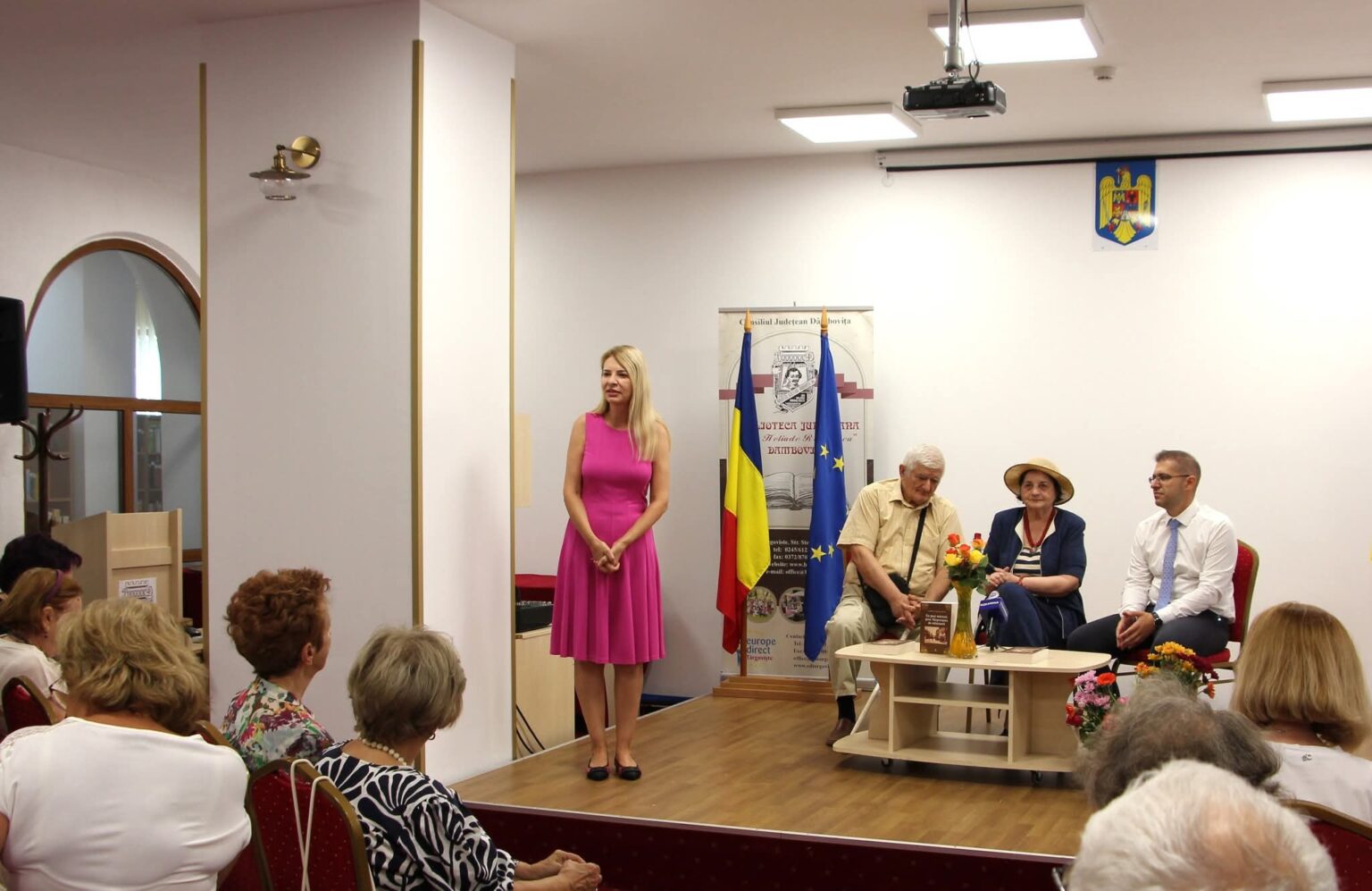 „Cu pași mărunți prin Târgoviștea de odinioară”,  o călătorie printre amintiri la Biblioteca Județeană Dâmbovița