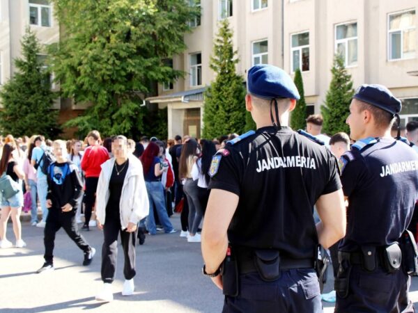 Jandarmeria Dâmbovița intensifică acțiunile în zona școlilor 
