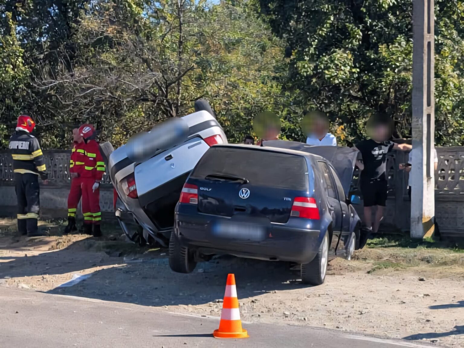 La un pas de moarte: Trei persoane rănite într-un accident rutier la Gheboieni