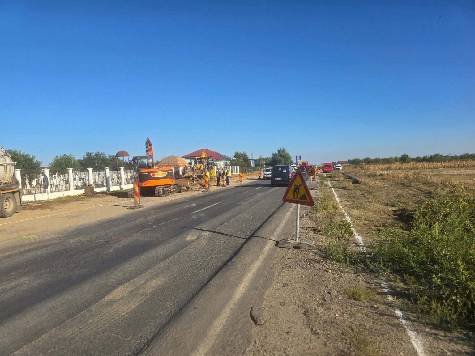 Lucrările la relocarea conductei de gaze pe DN7, la intrarea în Titu, au început:  Modernizarea ultimului sector  de drum se apropie de final