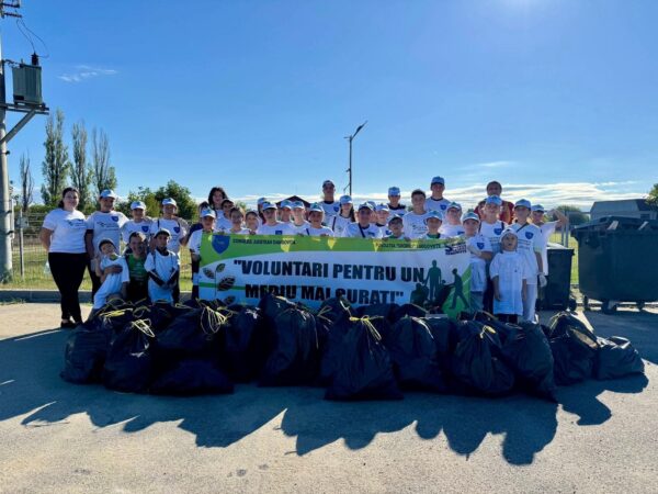 Micii voluntari din Răzvad au făcut comuna mai curată
