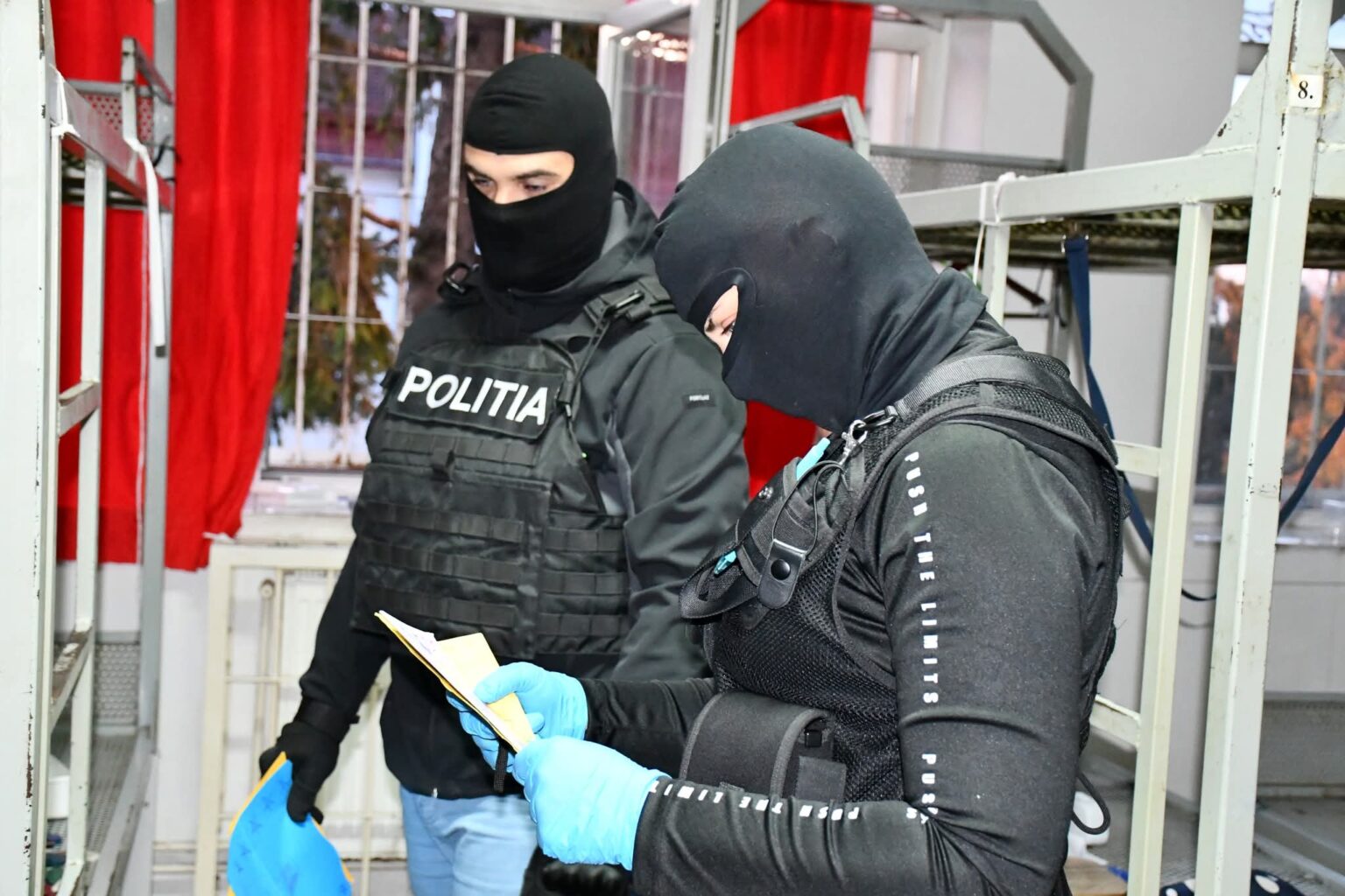 Percheziții la Penitenciarul Găești, vizată o rețea de trafic de droguri Percheziții la Penitenciarul Găești, vizată o rețea de trafic de droguri