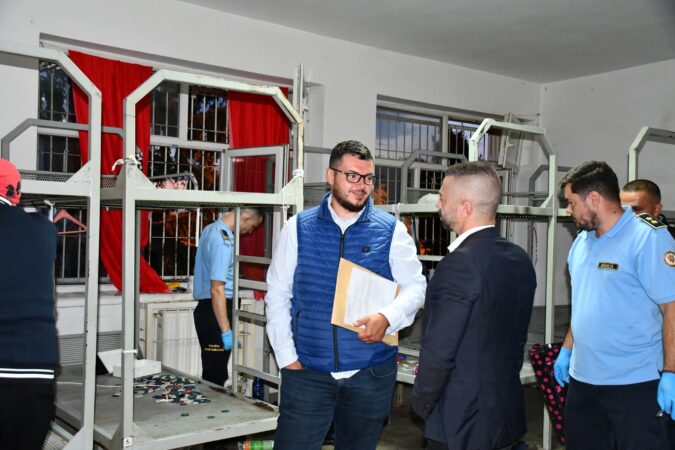 Percheziții la  Penitenciarul Găești, vizată o rețea de trafic de droguri