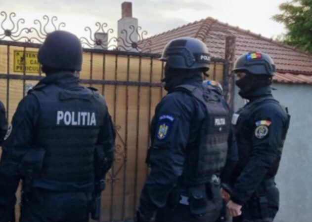Percheziții la un proxenet din  Nucet