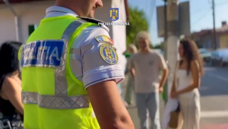 Polițiștii dâmbovițeni, alături de comunitatea școlară la început de an școlar