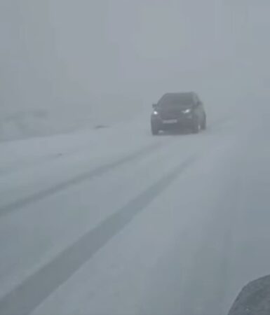 Prima ninsoare pe Transalpina și Transfăgărășan: Temperaturile au coborât la -2°C și în Dâmbovița urmează zile foarte reci