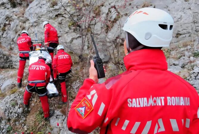 Recomandări esențiale pentru turiștii montani: Cum să te bucuri de munte în siguranță