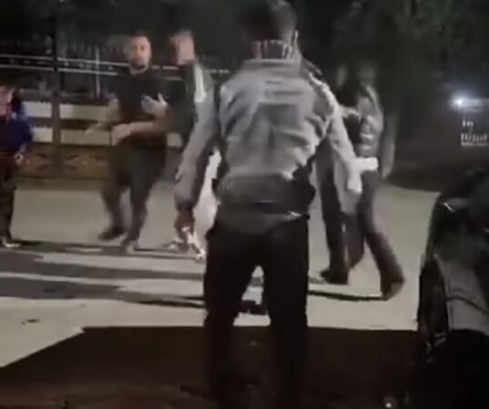  Scene de groază în comuna Lungulețu: Bărbat reținut după ce a snopit în bătaie două persoane