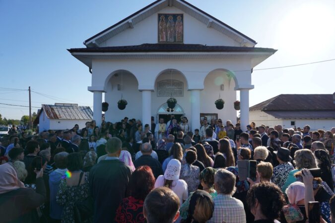 Sfințirea  Bisericii Parohiei „Sfinții Trei Ierarhi” și „Acoperământul Maicii Domnului” din Postârnacu, Cornești