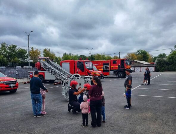 Ziua Porților Deschise la ISU „Basarab I” Dâmbovița – sărbătoare pentru comunitate și pompieri Ziua Porților Deschise la ISU „Basarab I” Dâmbovița – sărbătoare pentru comunitate și pompieri