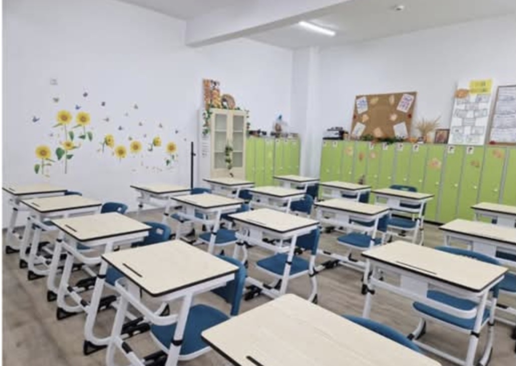 CJ Dâmbovița investește în școli: Echipamente digitale, mobilier modern și transport pentru elevi